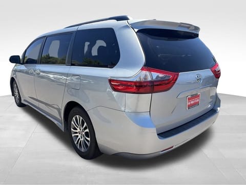 2020 Toyota Sienna XLE