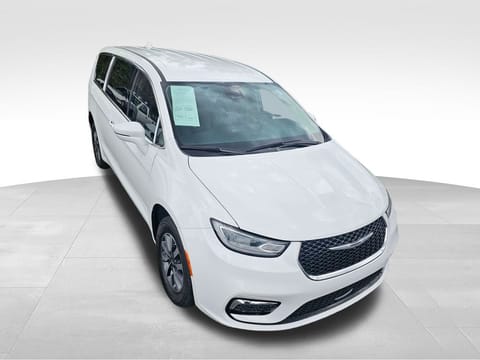 2022 Chrysler Pacifica Hybrid Touring L