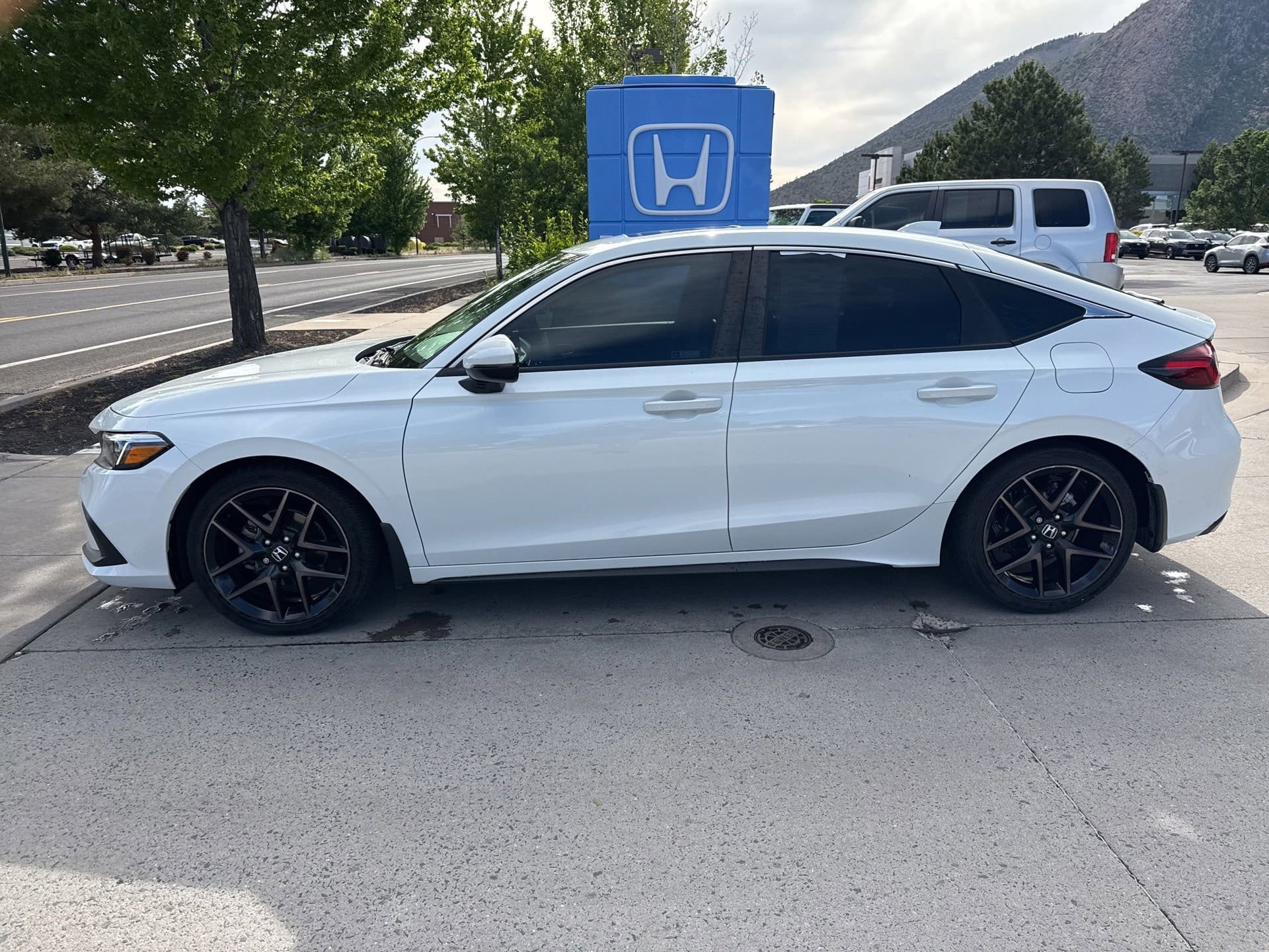 2023 Honda Civic Hatchback Sport Touring - Photo 7