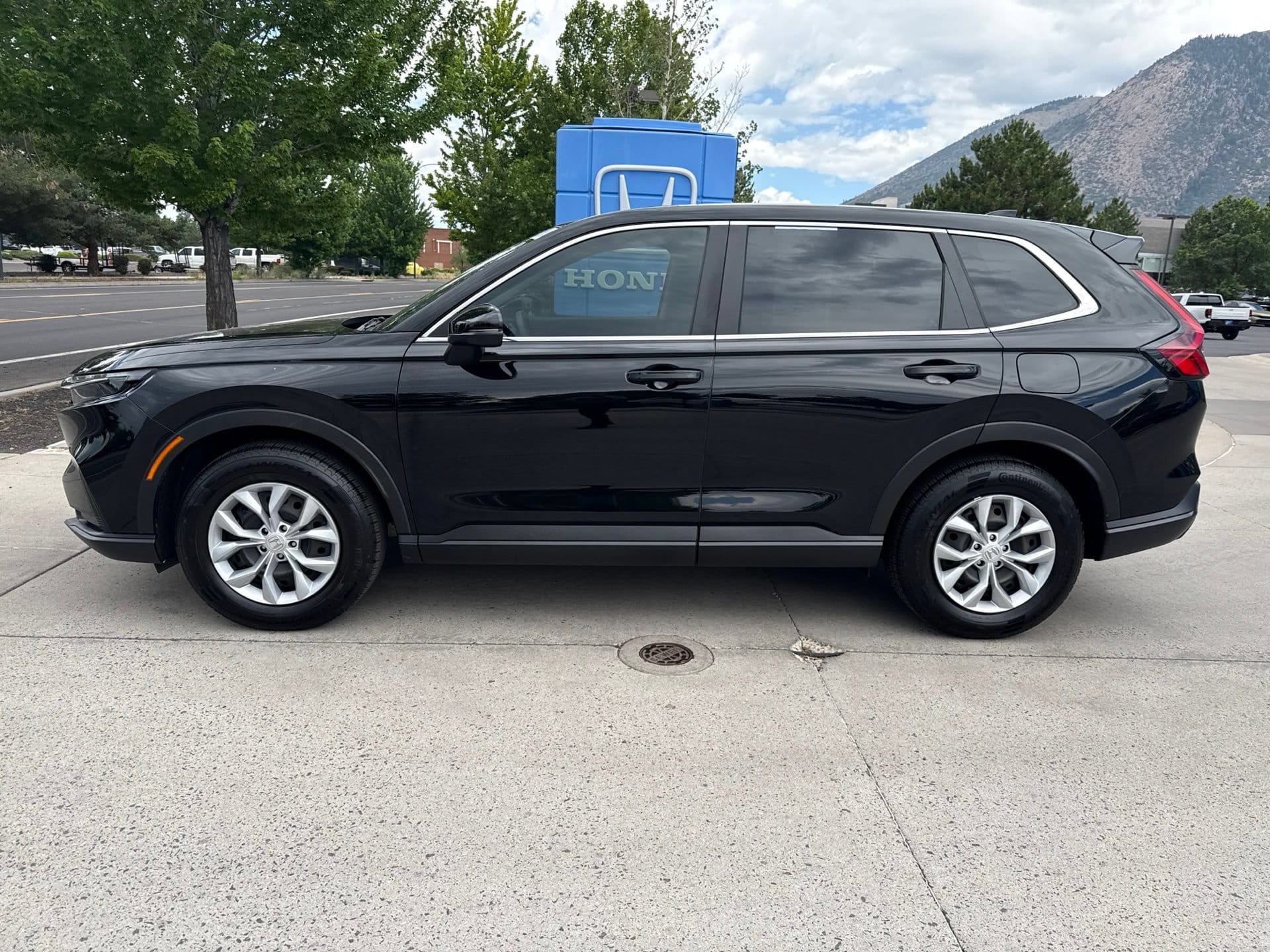 2023 Honda CR-V LX - Photo 9