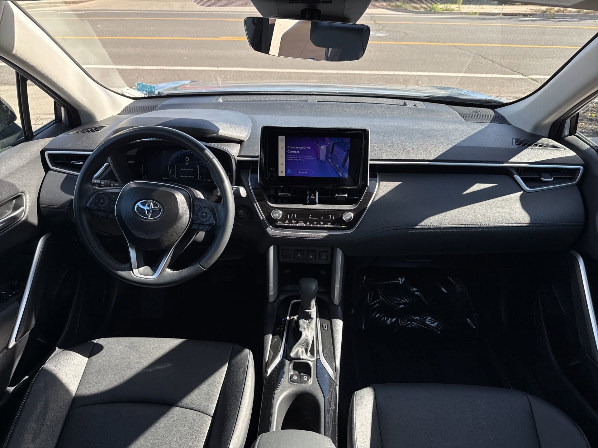 2025 Toyota Corolla Cross XLE - Photo 19