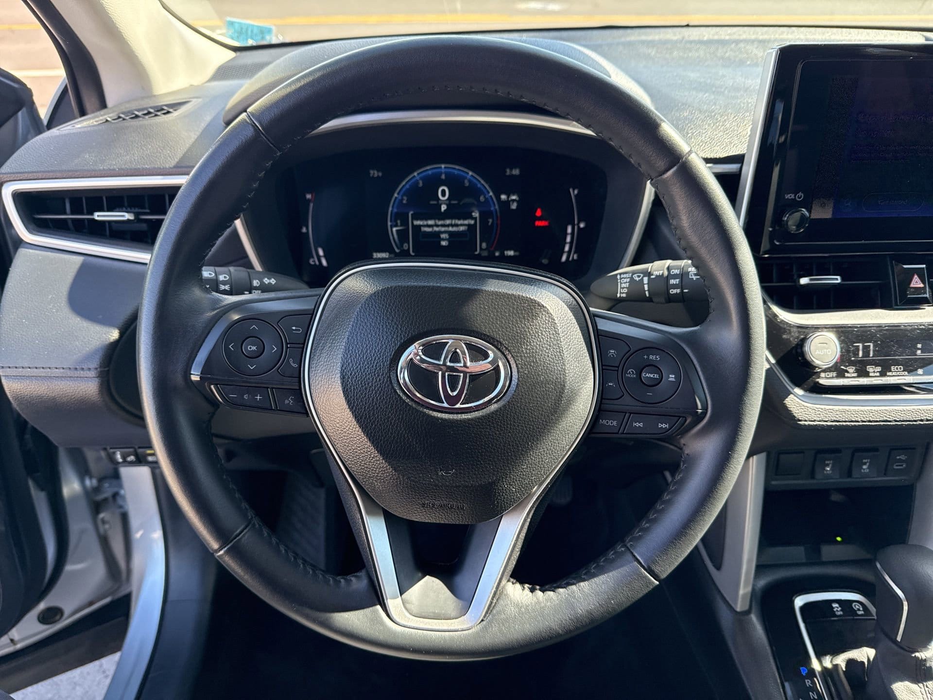 2025 Toyota Corolla Cross XLE - Photo 12