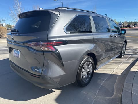 2025 Toyota Sienna XLE