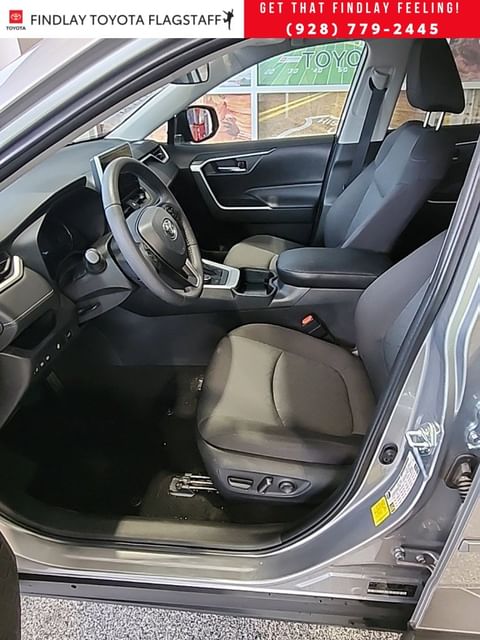 2025 Toyota RAV4 Hybrid XLE photo 3