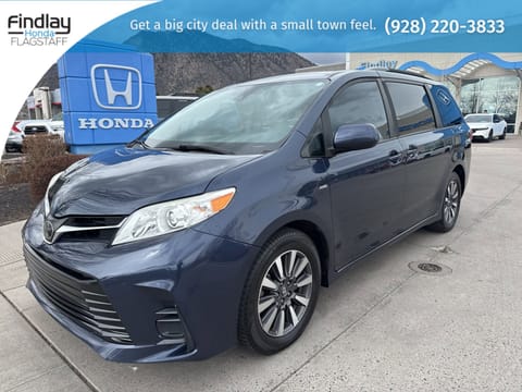 1 image of 2018 Toyota Sienna LE