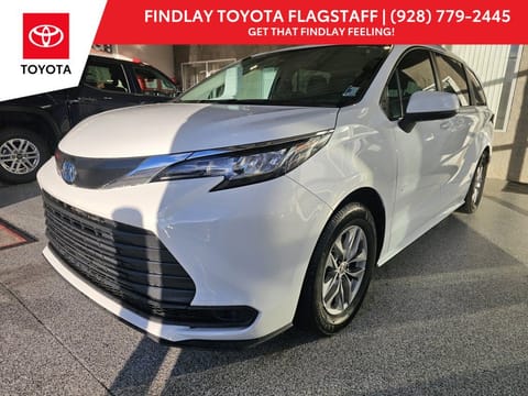 2022 Toyota Sienna LE