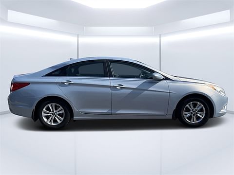 1 image of 2013 Hyundai Sonata GLS