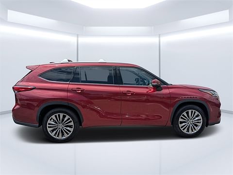 1 image of 2022 Toyota Highlander Platinum