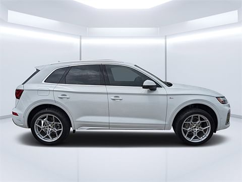 1 image of 2023 Audi Q5 45 S line Prestige