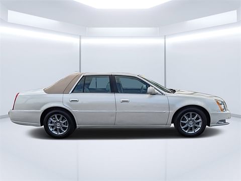 1 image of 2011 Cadillac DTS Luxury