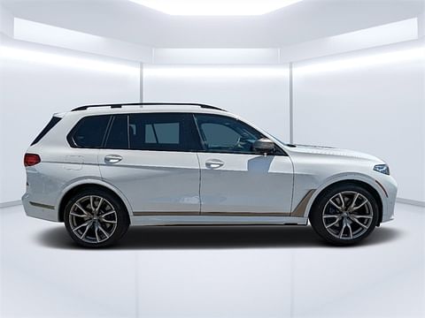 1 image of 2021 BMW X7 M50i