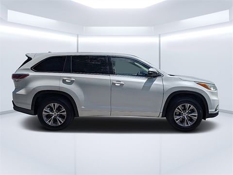 1 image of 2014 Toyota Highlander LE Plus V6