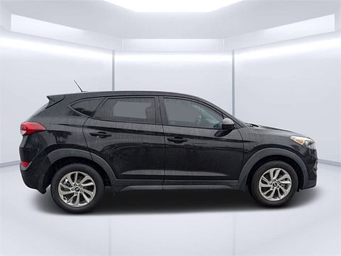 1 image of 2017 Hyundai Tucson SE