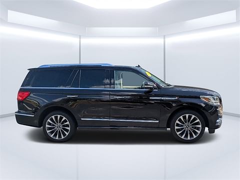 1 image of 2019 Lincoln Navigator Select