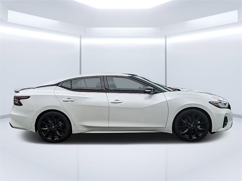 1 image of 2021 Nissan Maxima SR