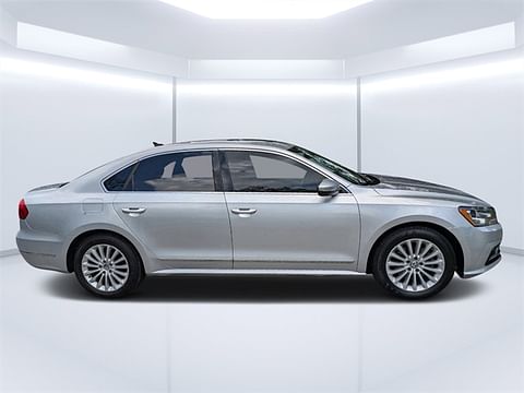 1 image of 2016 Volkswagen Passat 1.8T SE