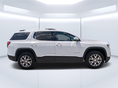 1 image of 2022 GMC Acadia SLT