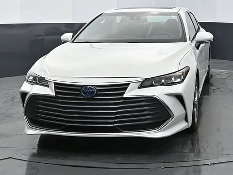 1 image of 2022 Toyota Avalon Hybrid XLE