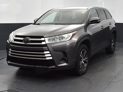 1 image of 2019 Toyota Highlander LE