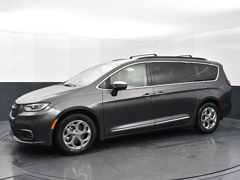 1 image of 2022 Chrysler Pacifica Limited