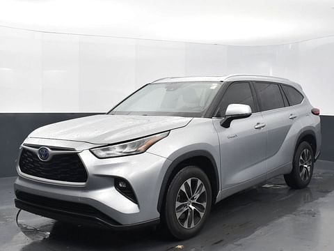 1 image of 2020 Toyota Highlander Hybrid XLE