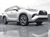 43 thumbnail image of  2020 Toyota Highlander Hybrid XLE