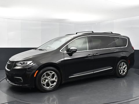 1 image of 2022 Chrysler Pacifica Limited