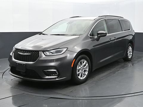 1 image of 2022 Chrysler Pacifica Touring L