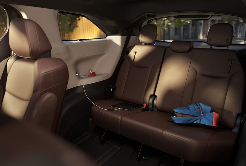 2024 Toyota Sienna CONVENIENCESPLIT & STOW 3RD ROW® SEAT