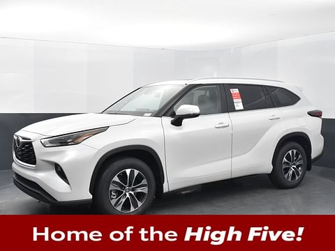 1 image of 2024 Toyota Highlander XLE