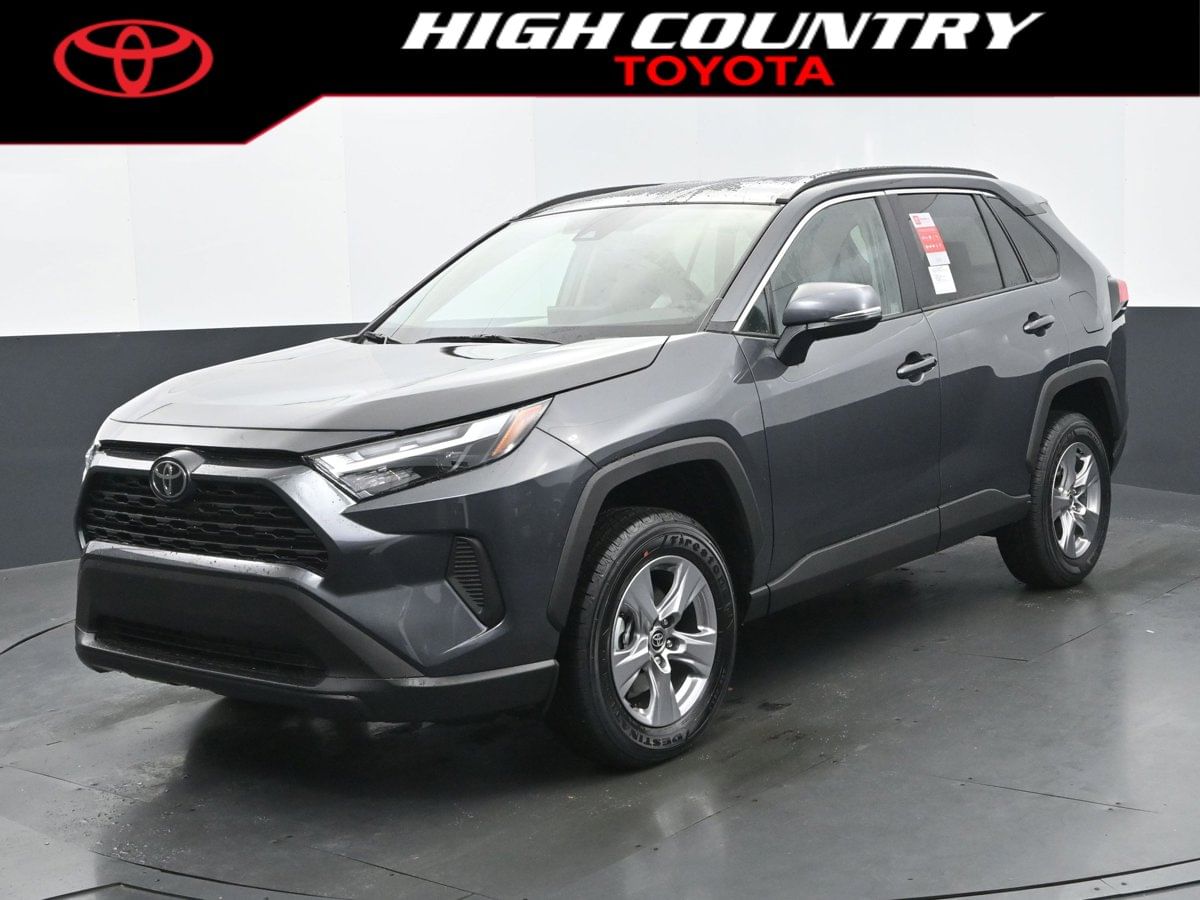 2025 Toyota RAV4 XLE's photo