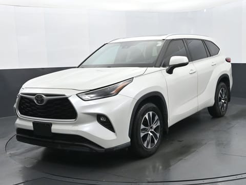 1 image of 2021 Toyota Highlander XLE