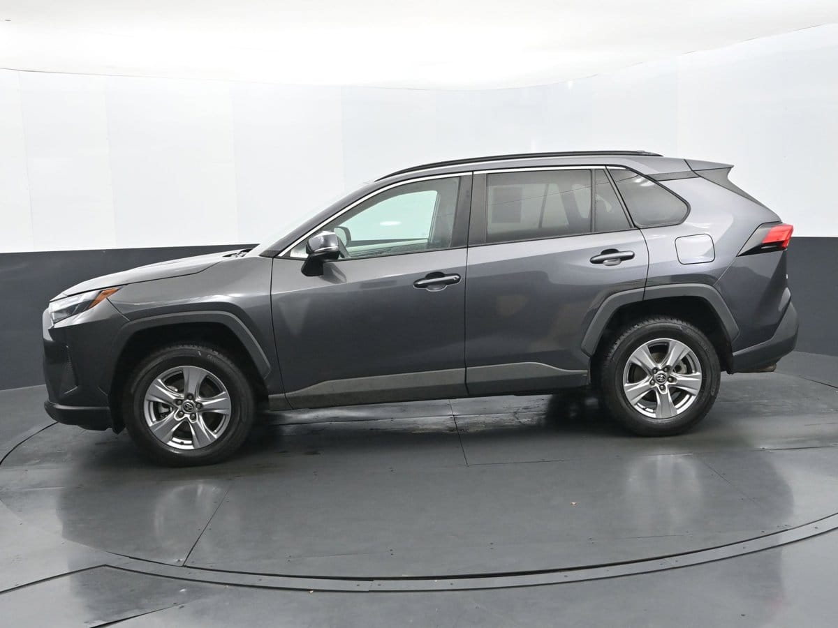 Used 2022 Toyota RAV4 XLE with VIN 2T3W1RFV5NC205252 for sale in Scottsboro, AL