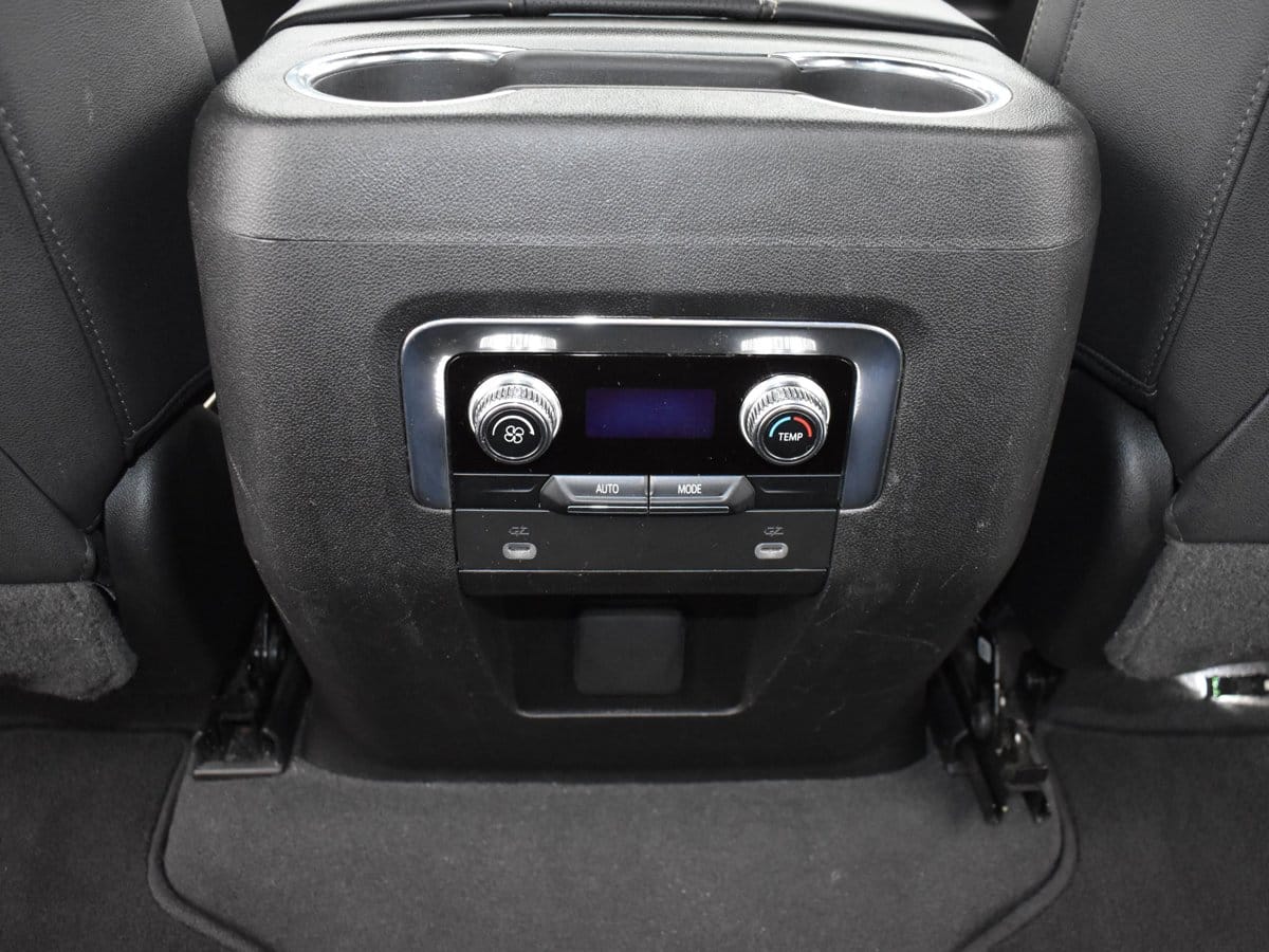 2023 GMC Yukon SLT - Photo 19