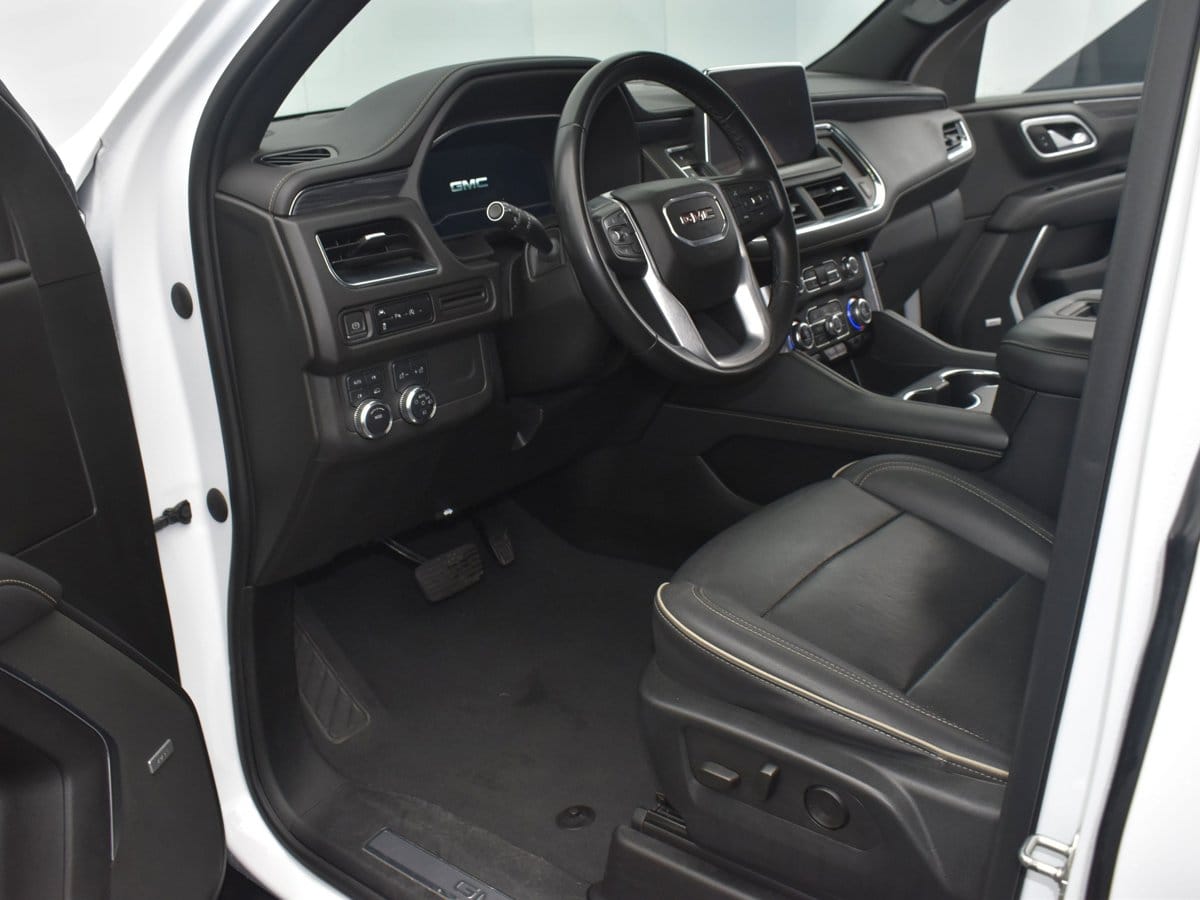2023 GMC Yukon SLT - Photo 13