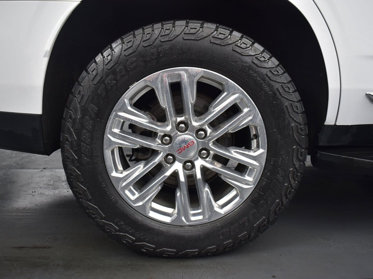 2023 GMC Yukon SLT - Photo 9