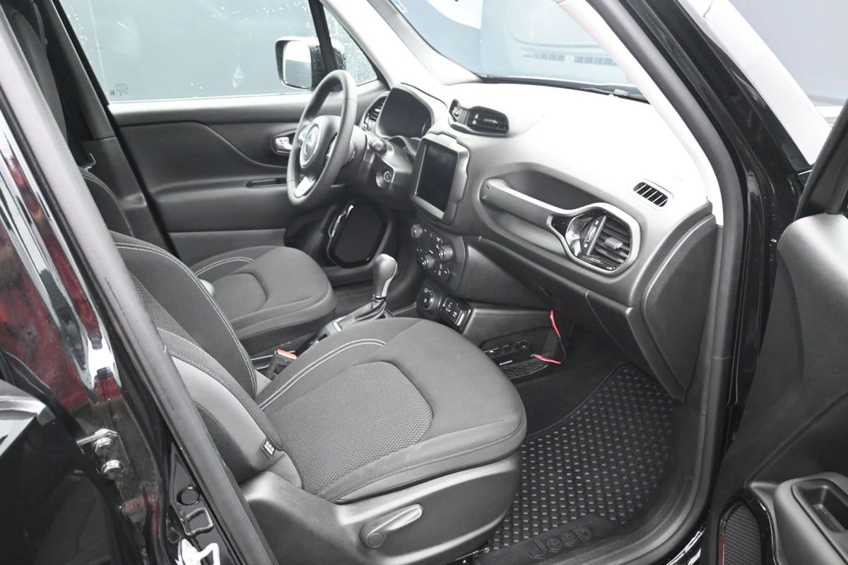 2023 Jeep Renegade Altitude - Photo 12