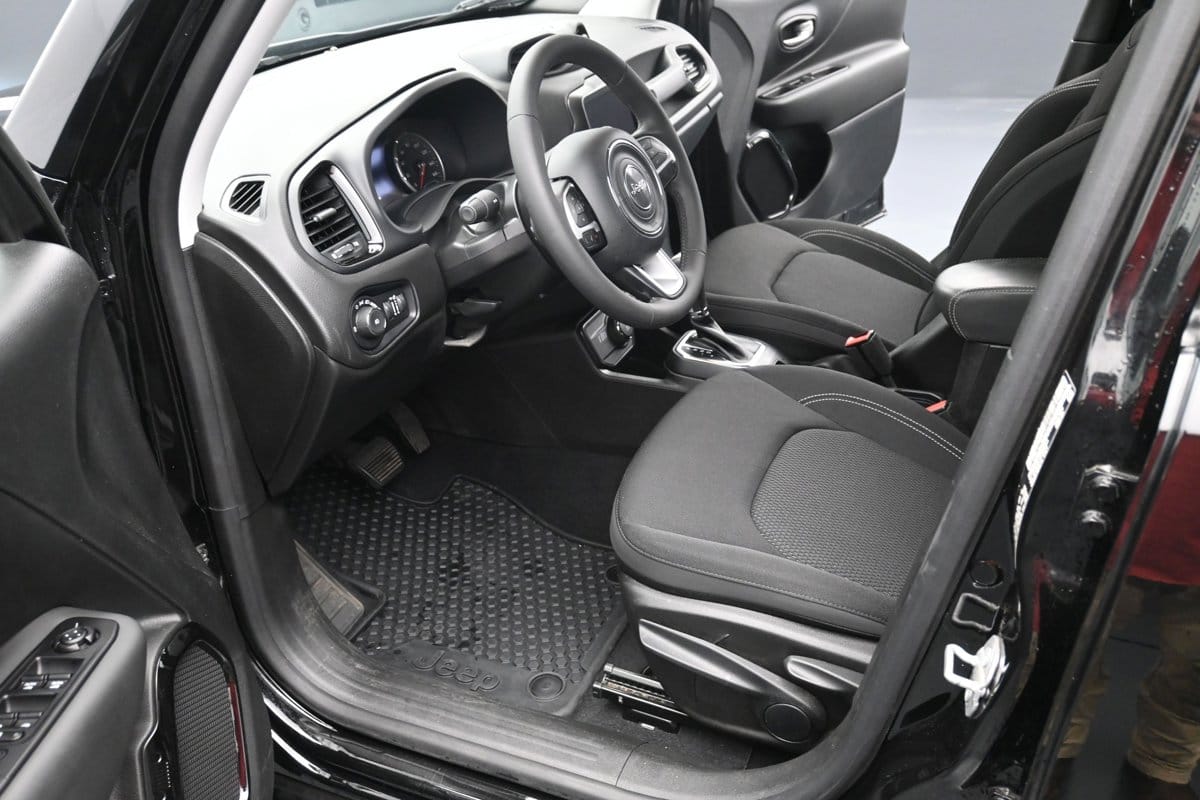 2023 Jeep Renegade Altitude - Photo 13