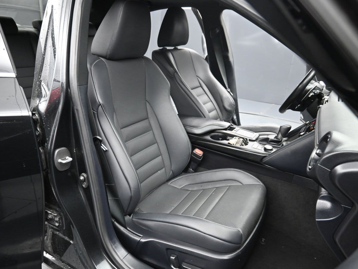 2023 Lexus IS 350 F SPORT - Photo 28