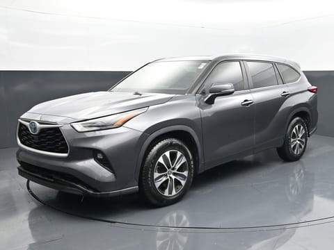 1 image of 2023 Toyota Highlander Hybrid XLE