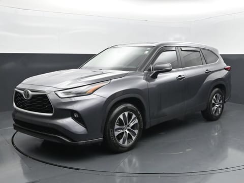 1 image of 2023 Toyota Highlander XLE