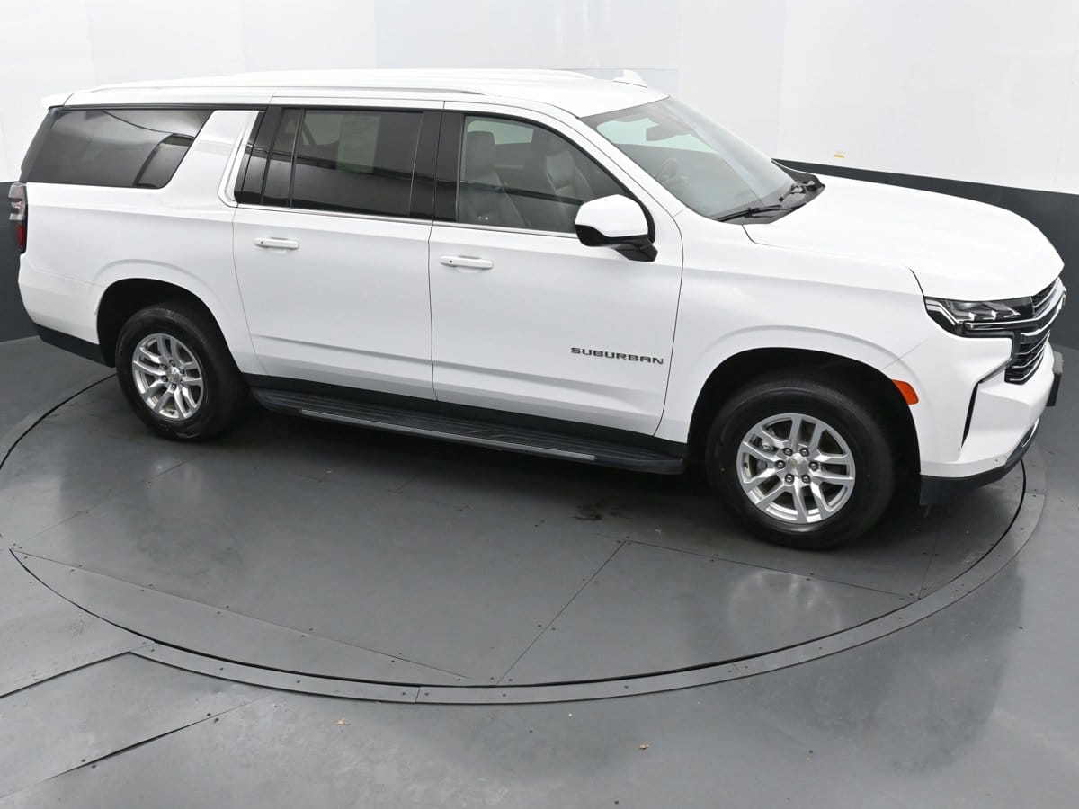 2024 Chevrolet Suburban LT - Photo 33