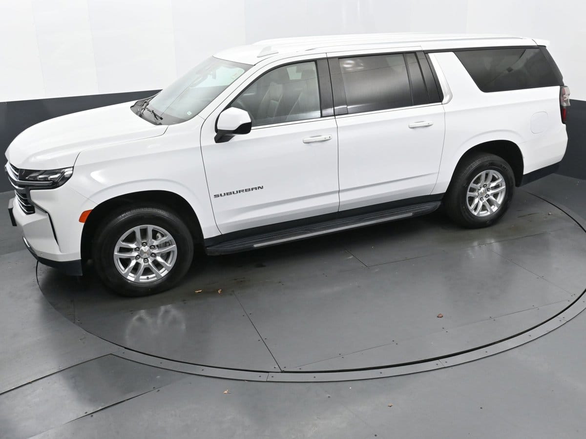 2024 Chevrolet Suburban LT - Photo 28