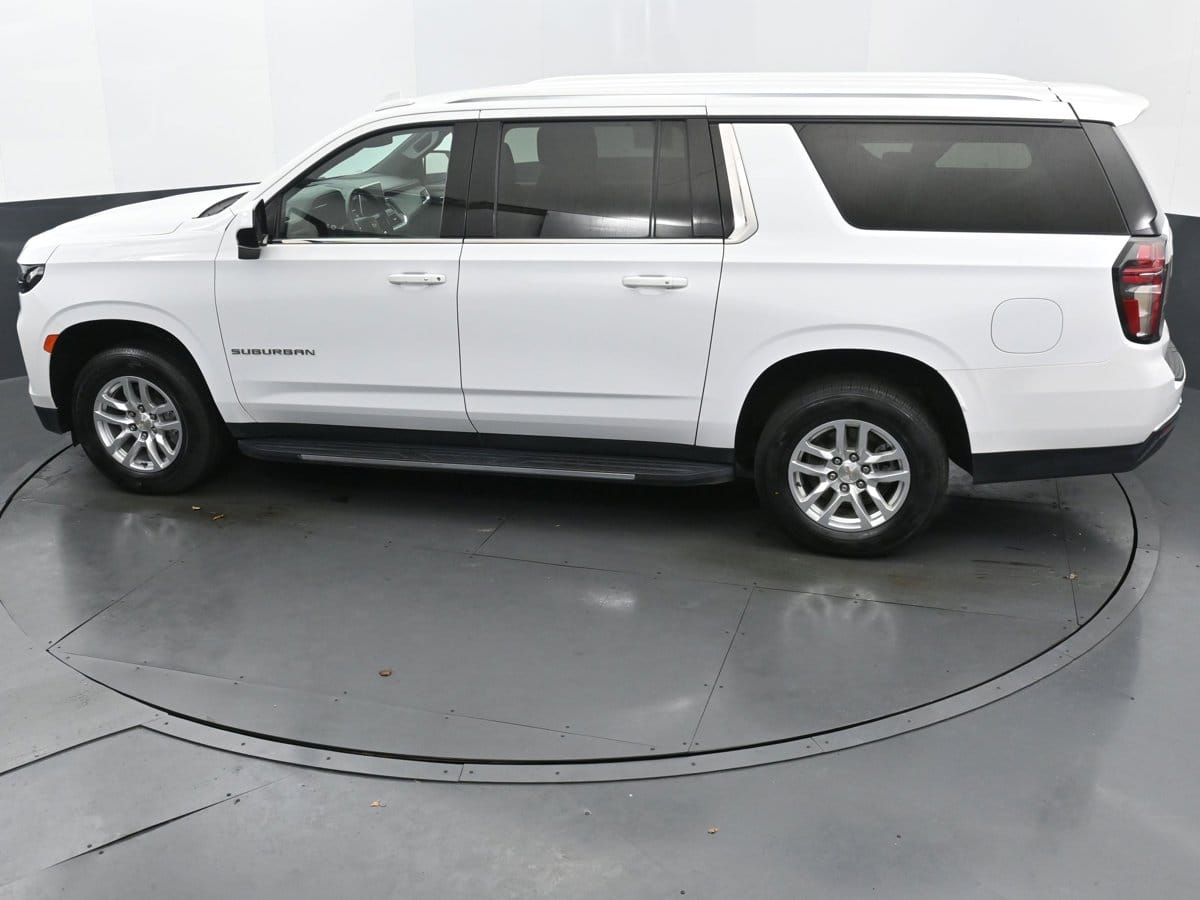 2024 Chevrolet Suburban LT - Photo 29