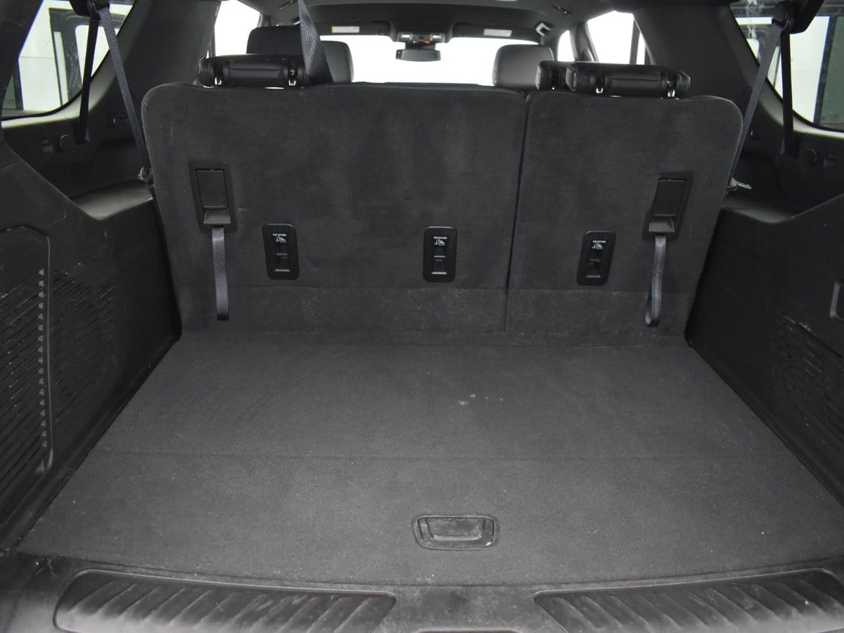 2024 Chevrolet Suburban LT - Photo 23