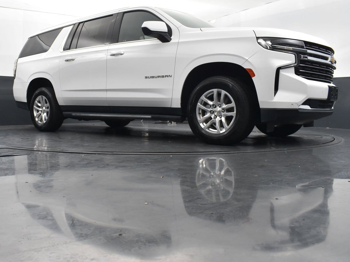 2024 Chevrolet Suburban LT - Photo 41