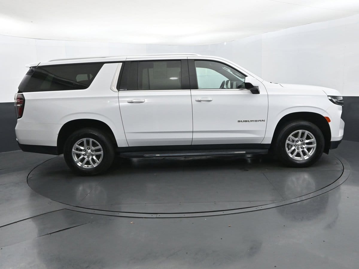 2024 Chevrolet Suburban LT - Photo 6