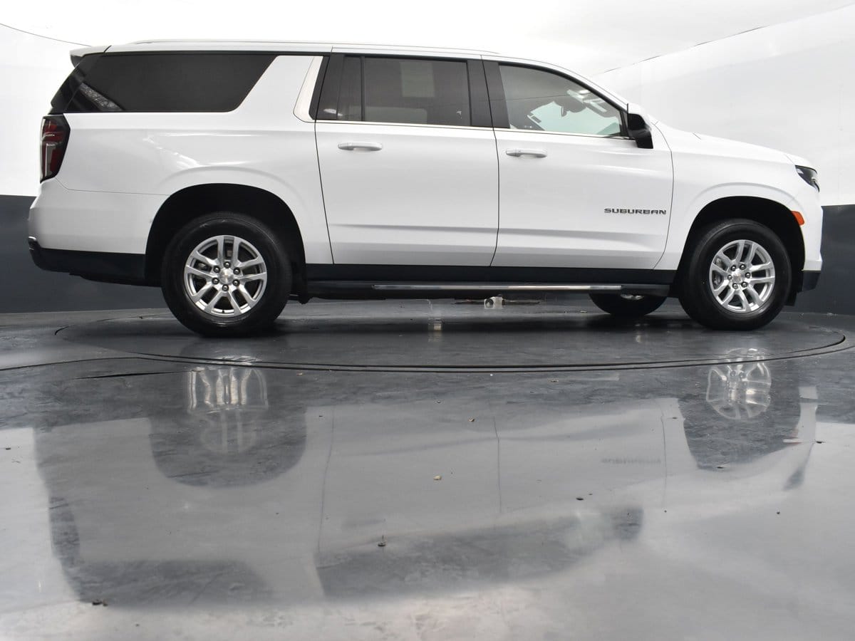 2024 Chevrolet Suburban LT - Photo 40