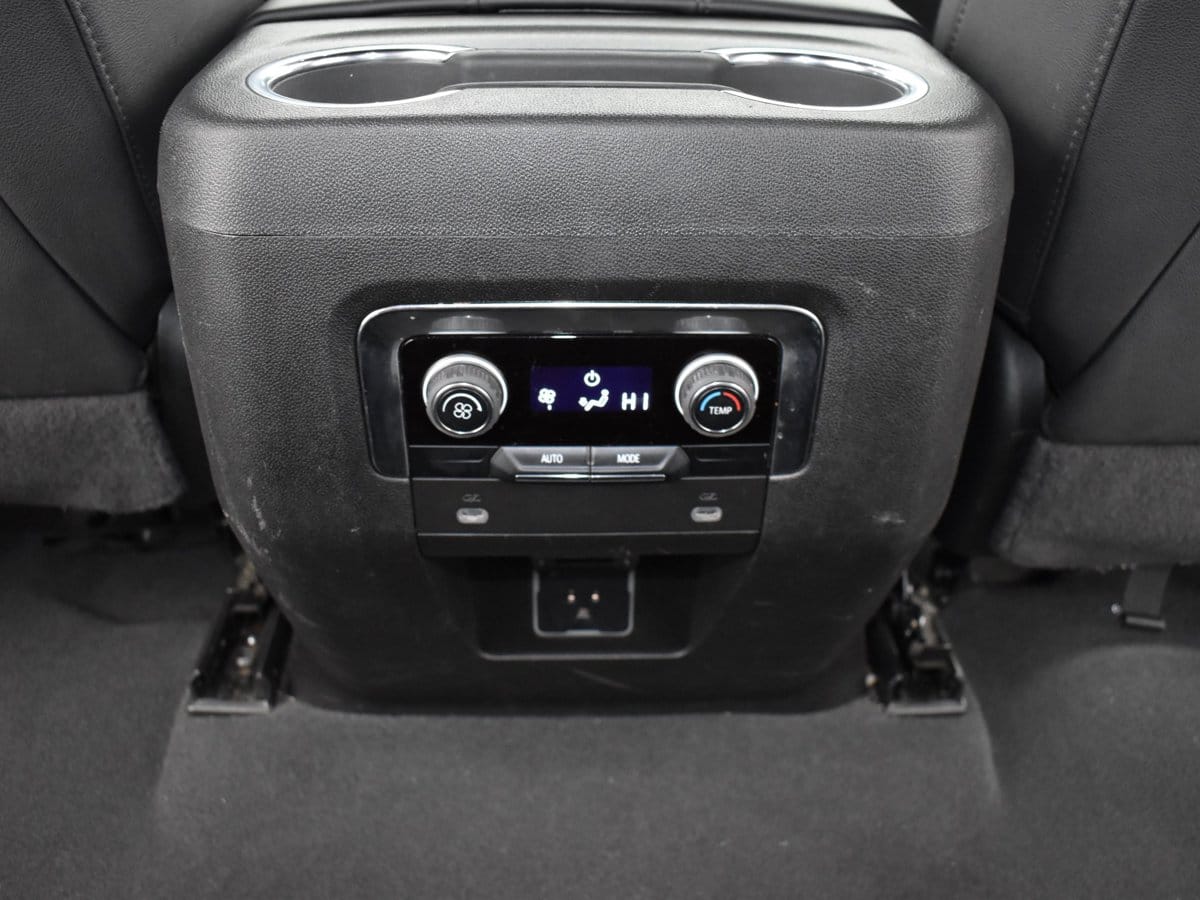 2024 Chevrolet Suburban LT - Photo 19