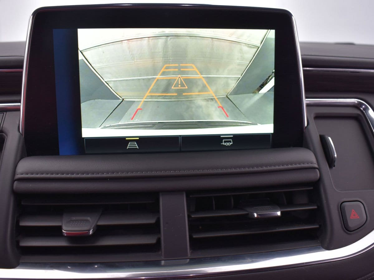 2024 Chevrolet Suburban LT - Photo 18